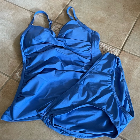 CALVIN KLEIN 💯WOMEN’S TANKINI WITH BIKINI BOTTOM EUC 👙 SZ MEDIUM💙💙💙 - Picture 2 of 16